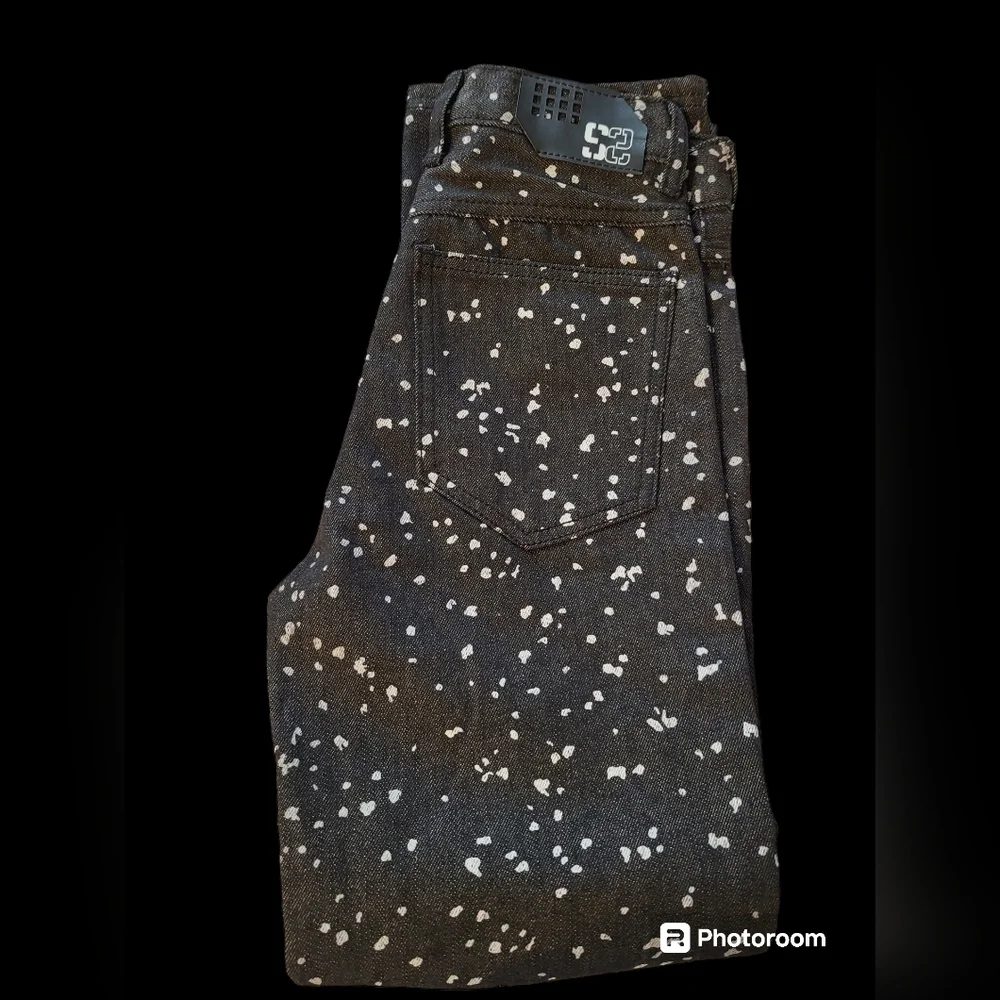 NWT Sacred Crown size 12 slim Black Premium black with Grey splatter paint